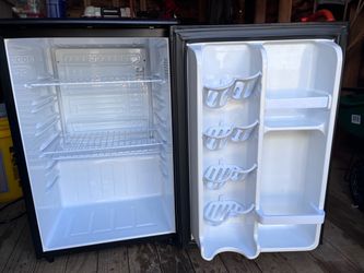 Danby 2.6 cu ft compact refrigerator