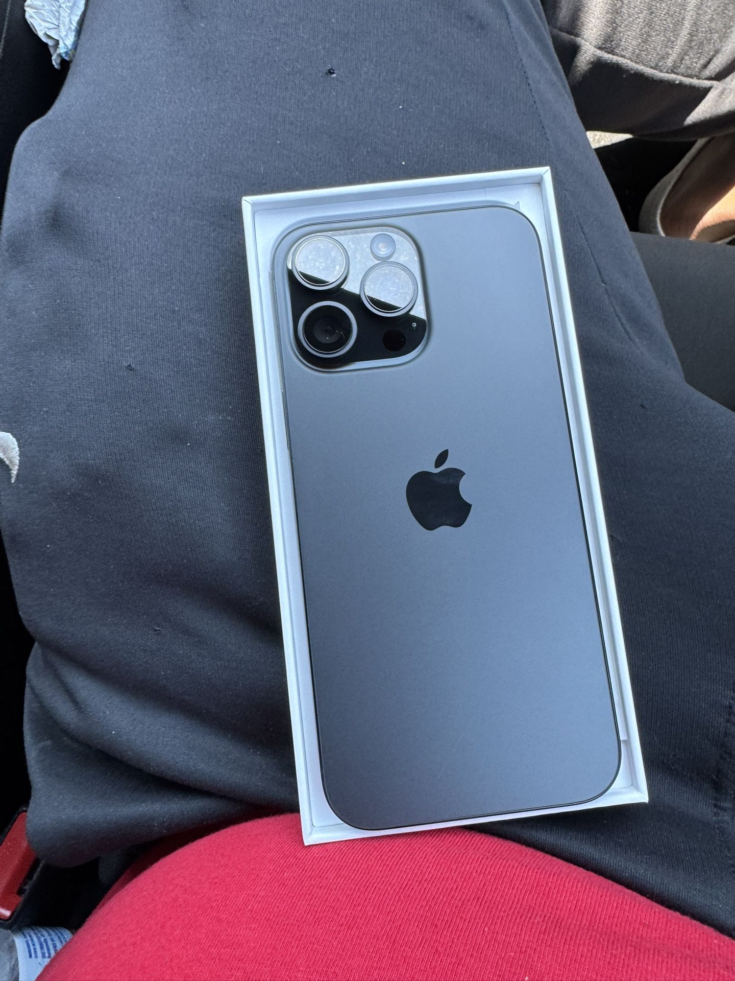 iPhone 16 Pro Max