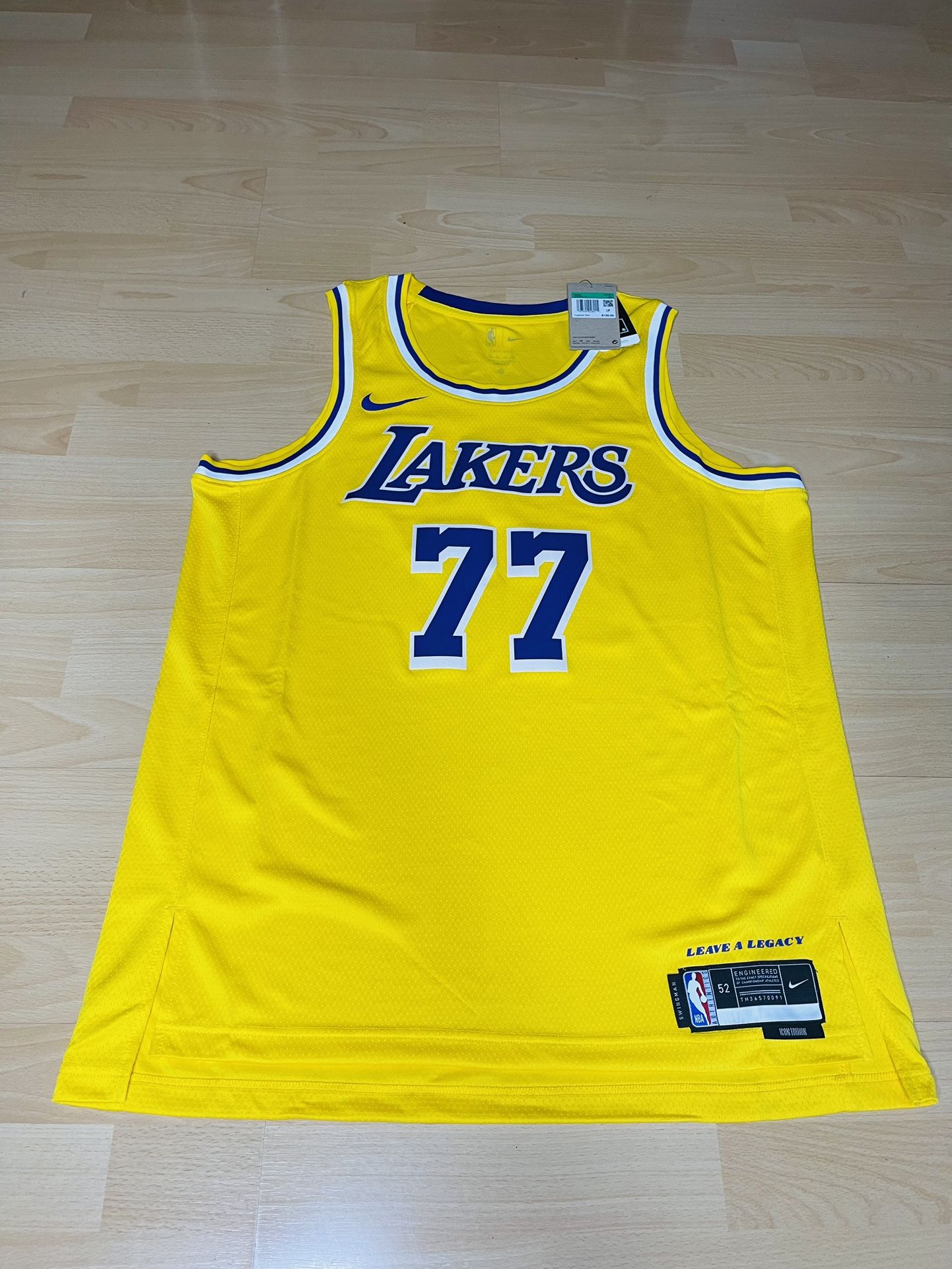 Luka Donic Los Angeles Lakers Nike Swingman Player Jersey Gold Size M NWT