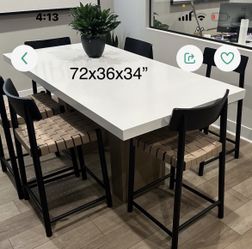 Beautiful Quarts Dinner Table