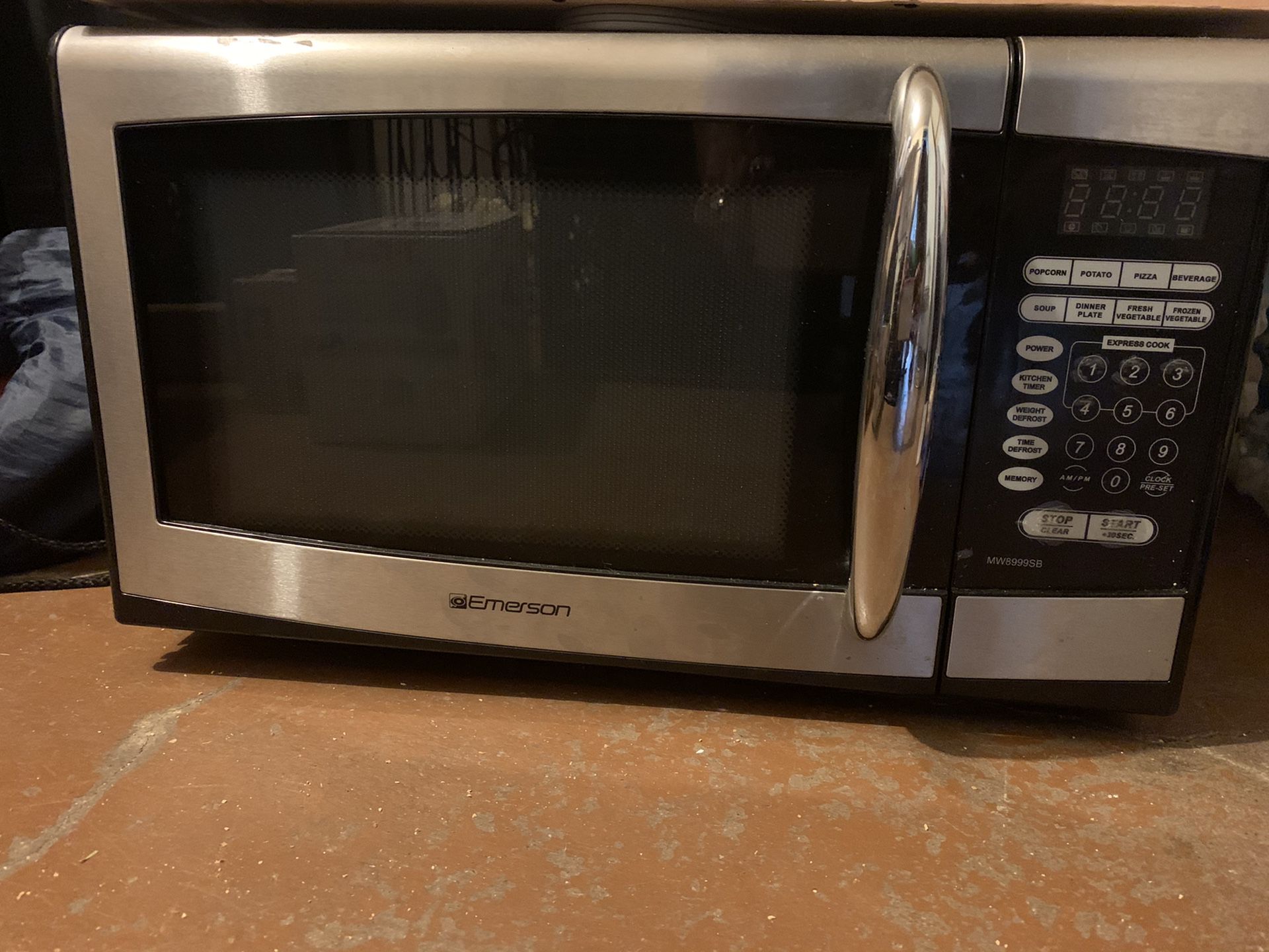 Microwave - great condition!