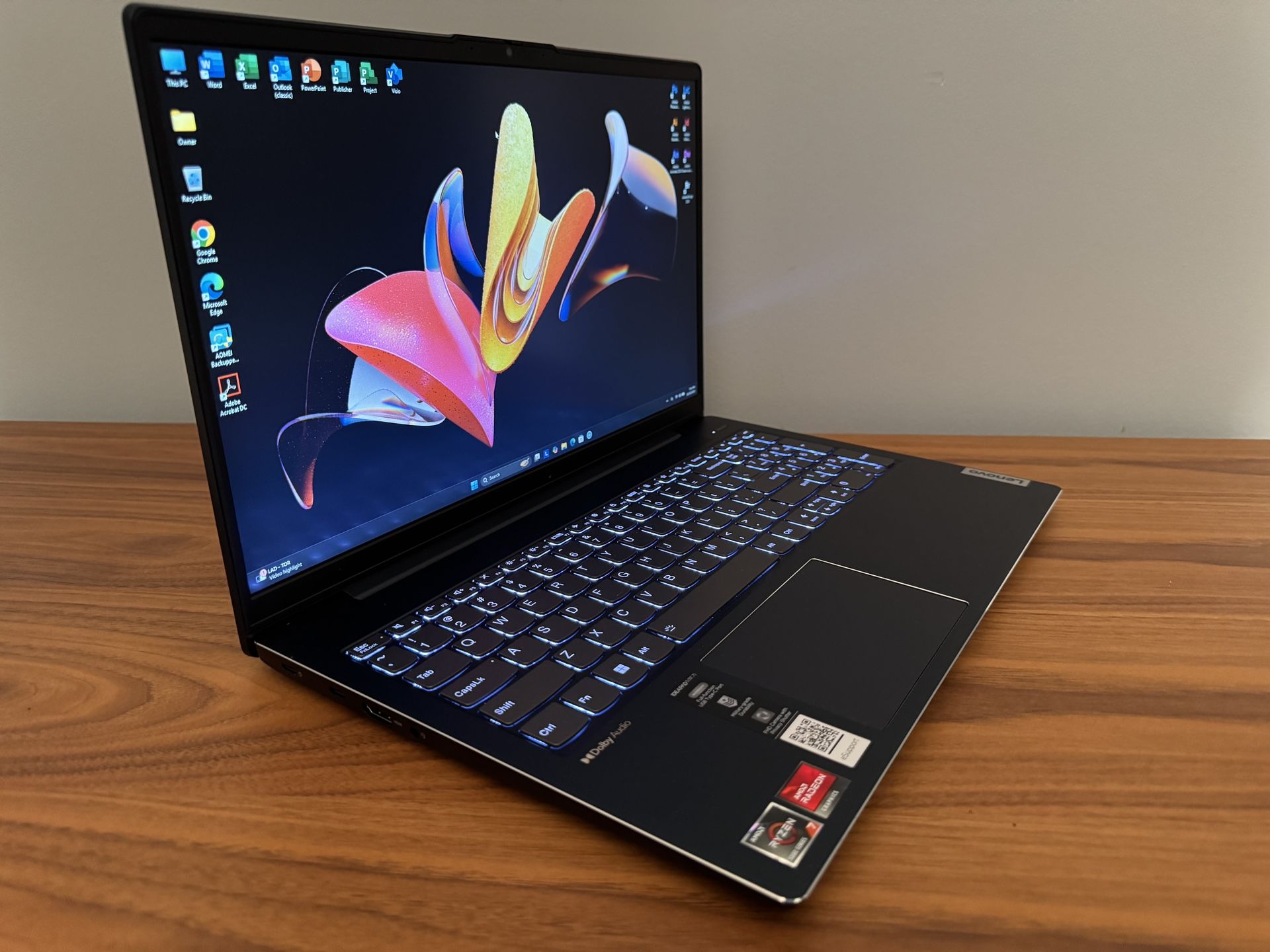 Lenovo Idepad 5 15.6" Touch Laptop Ryzen 7 5825U 512GB SSD 16GB Ram W11 Pro - New