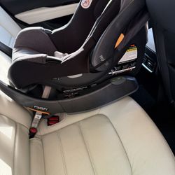 2 Chicco Keyfit 35 car seats with bases 