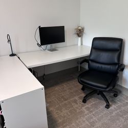 Moving Sale! IKEA Desk + Shelf | LAZYBOY Chair | HP Monitor | Barstools