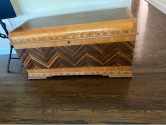 Vintage 1948 Lane Cedar Chest w/ Original Key - 46”x19”x16” - Excellent 9/10 Condition