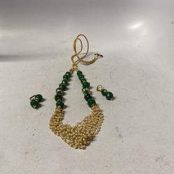 New costume necklace and earrings Set White Pearls and green beads In golden setting 
