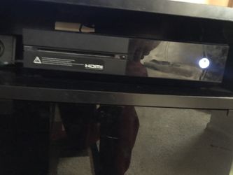 Xbox one 500 gb with a controller and 4 games
