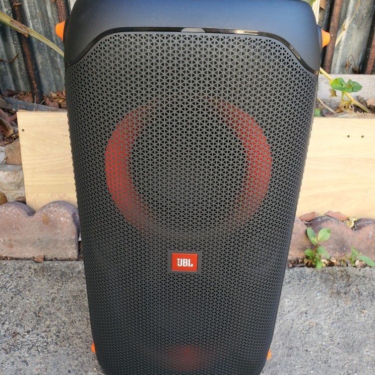 JBL PARTYBOX 110. PORTABLE BLUETOOTH SPEAKER. for Sale in Los