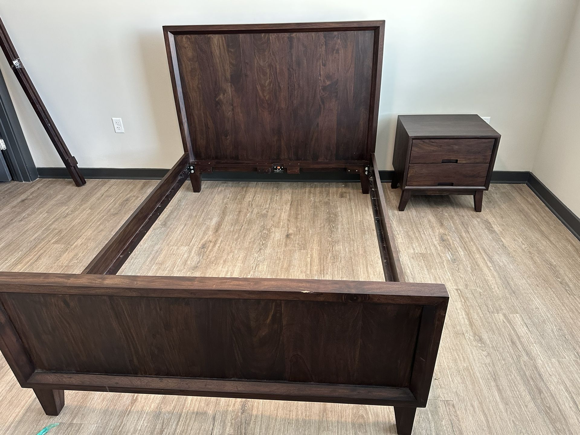 Full Size Bed And Night Stand 