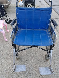 Nice Heavy Duty Bariatric Wheelchair with foot rests