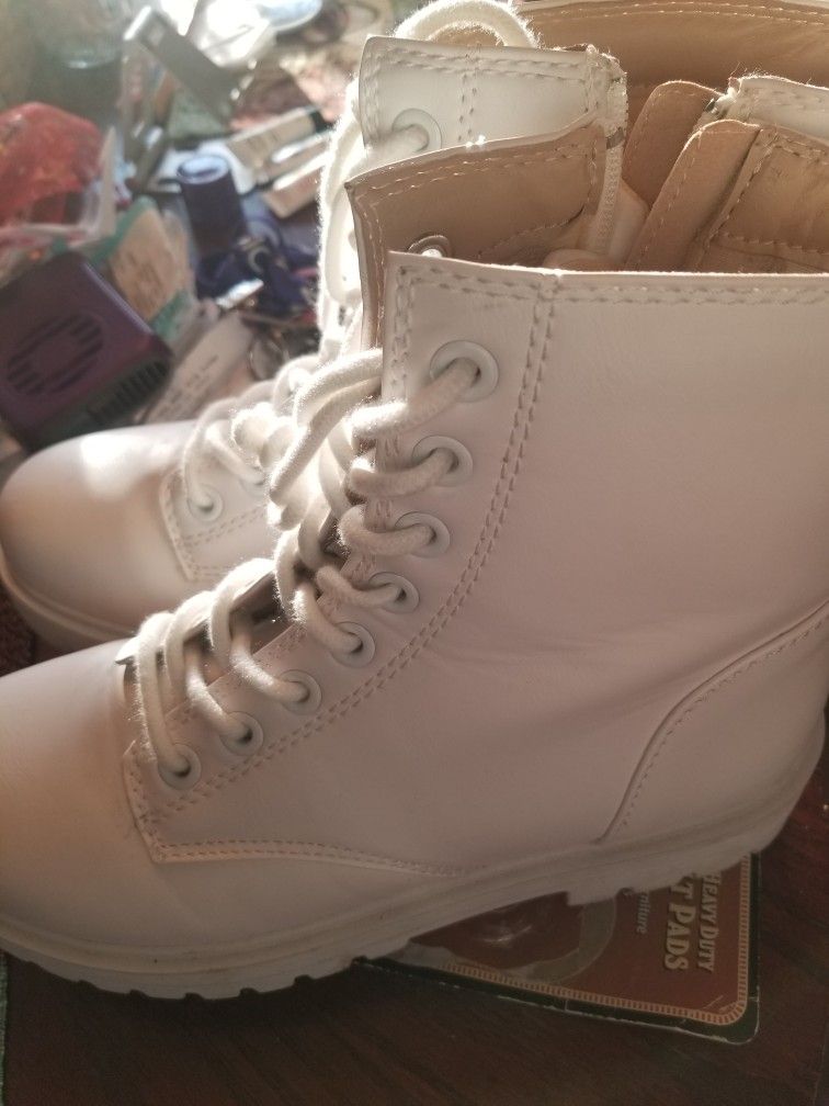 WOMEN'S/GIRLS BOOTS SIZE 9.5