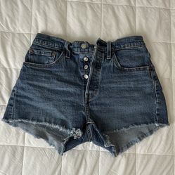 Women’s Levi’s Shorts 