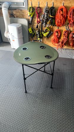 Foldable table with cupholders