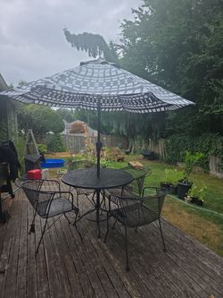 Deck set with parasol