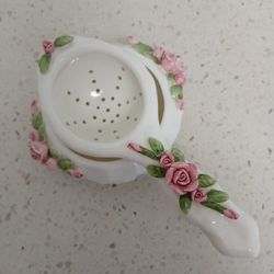 ESTATE SALE!  Tea Strainer with Drip Bowl 