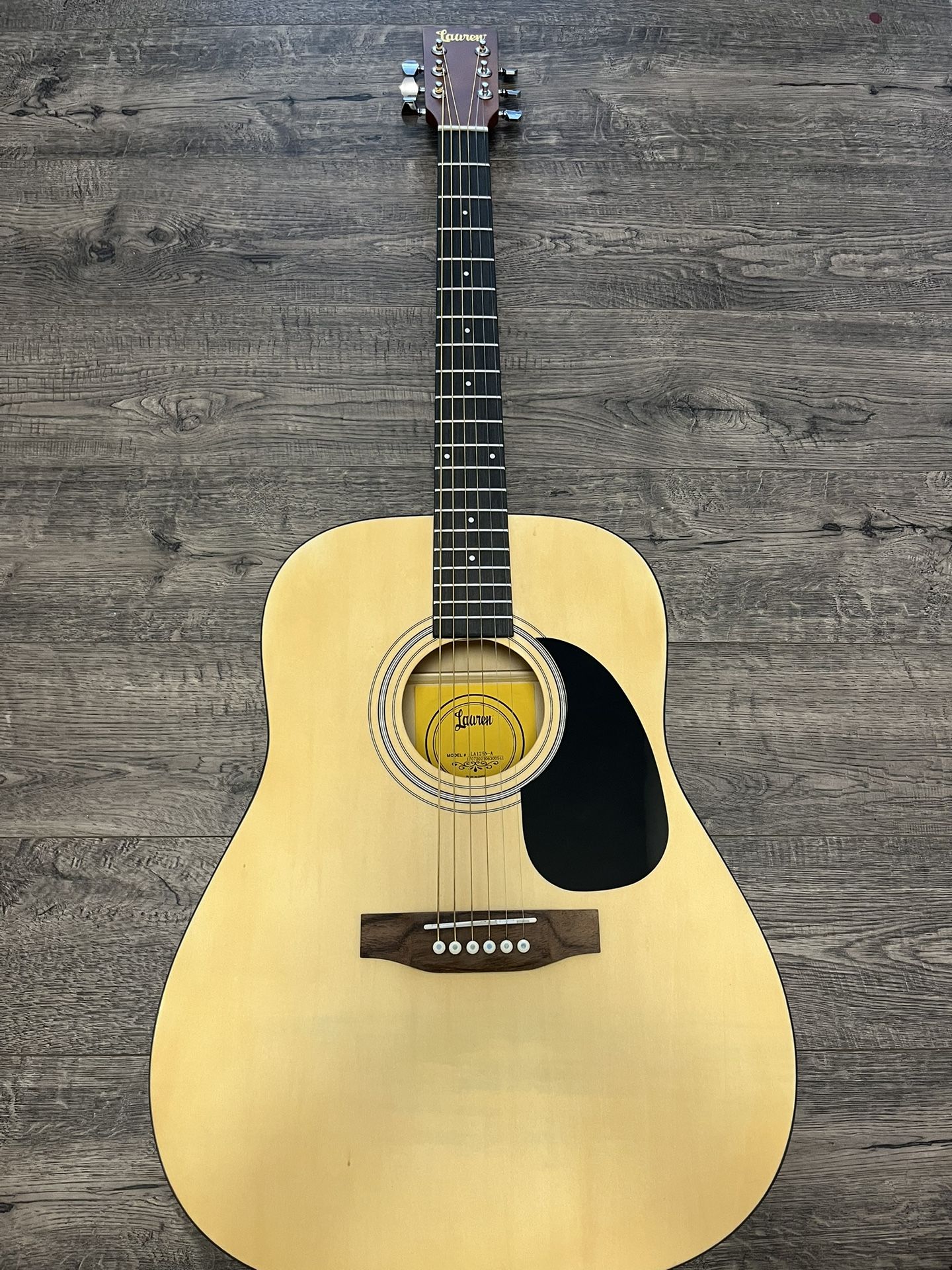 Acoustic Guitar + Case