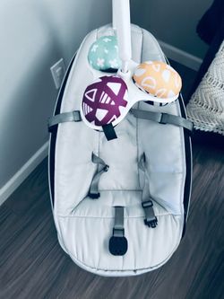 4Moms Mamaroo Multi-Motion Baby Swing