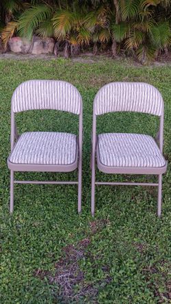 2 Folding Chairs With Padded Seats