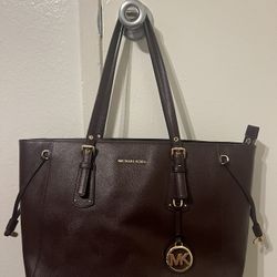 Michael Kors Voyager Medium Crossgrain Leather Tote Bag