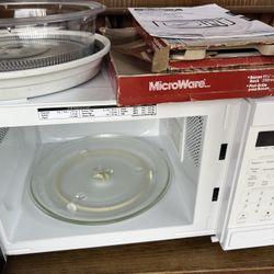White Kenmore Microwave With all accessories 