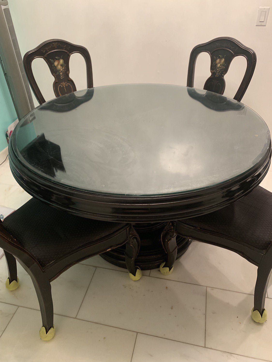 Collection dining table with 4 chair