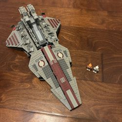 LEGO Star Wars Venator-Class Republic Attack Cruiser 8039 Read description