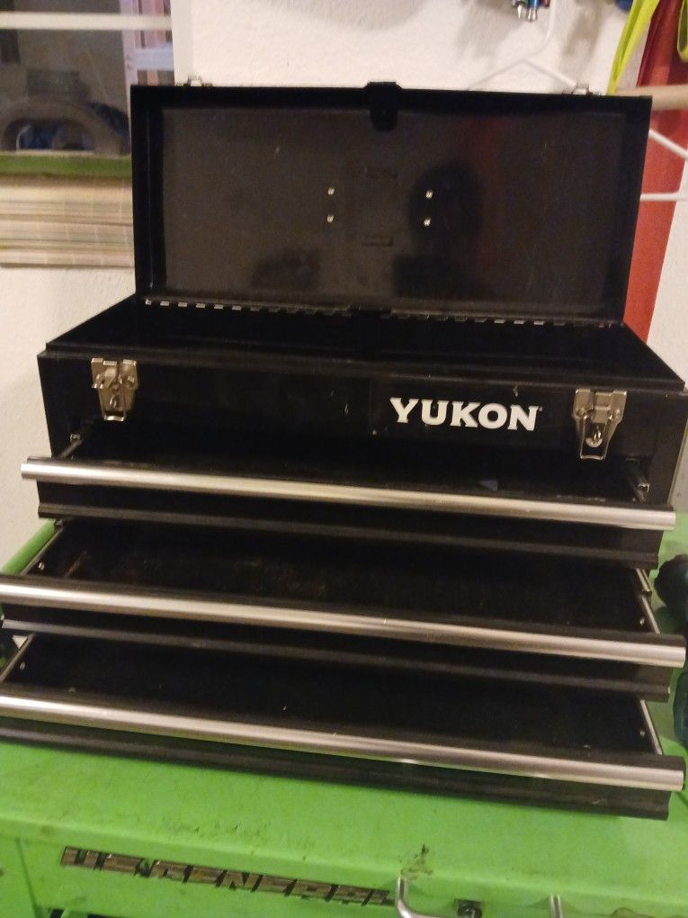 Yukon 20 In Tool Box 3 Drawer