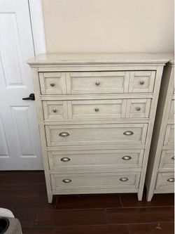 DRESSER