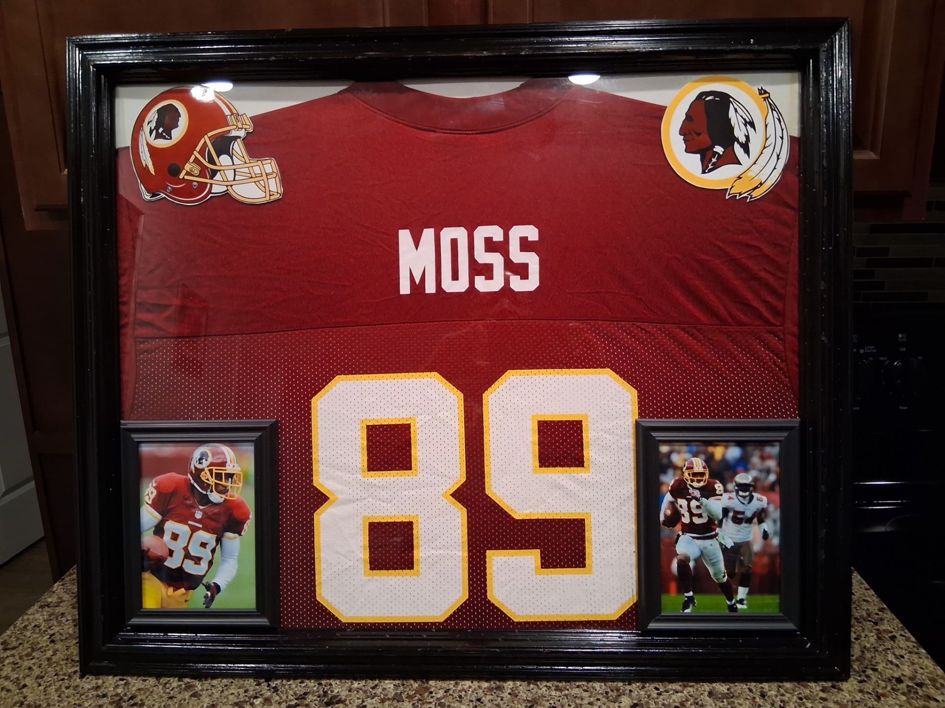 SANTANA MOSS OF THE WASHINGTON REDSKINS, CUSTOM,BRANDED, AUTHENTIC FRAMED JERSEY.
