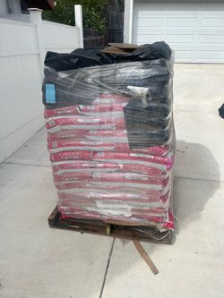 Gardeners Top Soil - 1 cubic feet, 75 bags/1 pallet