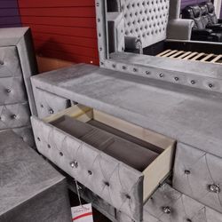 4 Piece Screen Bedroom Set Queen Bed Frame Dresser Mirror Nightstand