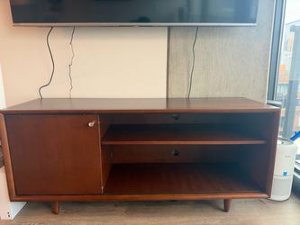 Nylah Modern TV Stand