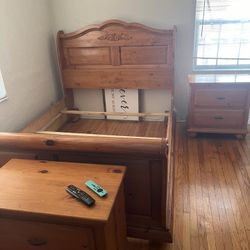 Queen Pine Real Wood Bedroom Set