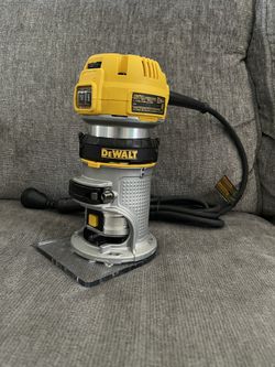 DeWalt 7 Amp Corded 1-1/4 HP Max Torque Variable Speed Compact Router with LEDs