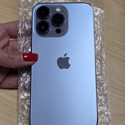 Iphone 13 unlocked 128GB. Firm Price.      Liberado/Desbloqueado. El Precio Es Firme.