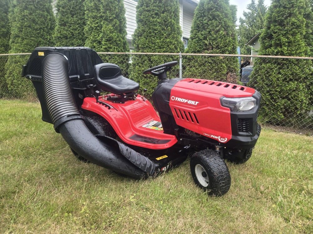 Troy-Bilt 42-Pony Riding Lawn Mower, Runs, Drives