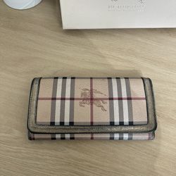Burberry beige Nova check Wallet Gold tone details