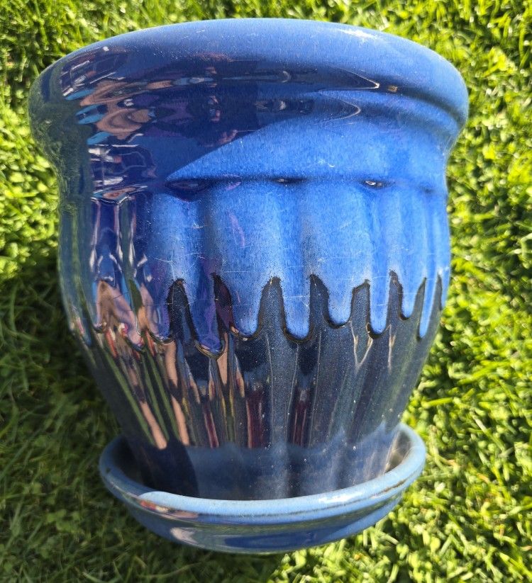 Glazed Ceramic Planter 10" Diameter By 10" Hight $15. Pick-up In Aurora.