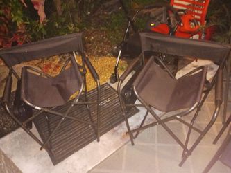 2 NEW FOLD CONDUCTORS CHAIRS WITH PULL UP TABLE AN CUP HOLDERS 24 SET FIRM