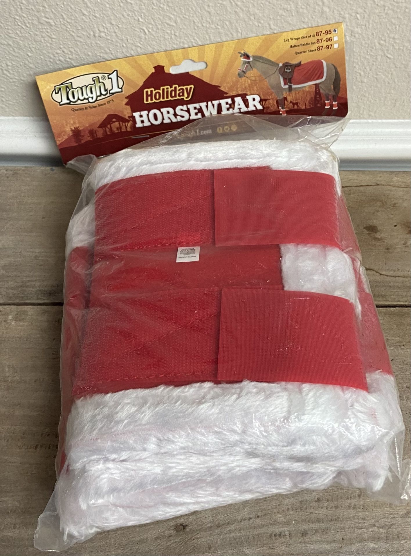 NEW SEALED Holiday Horse Leg Wraps Set of 4 Just $8 xox