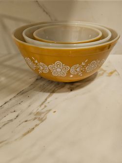 Vintage PYREX Bowls