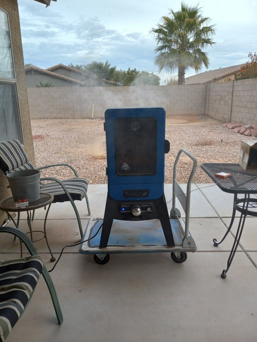 Pit Boss Smoker for Sale in Maricopa, AZ OfferUp