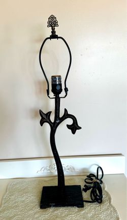 Tabletop Lamp - 3-way lightbulb switch