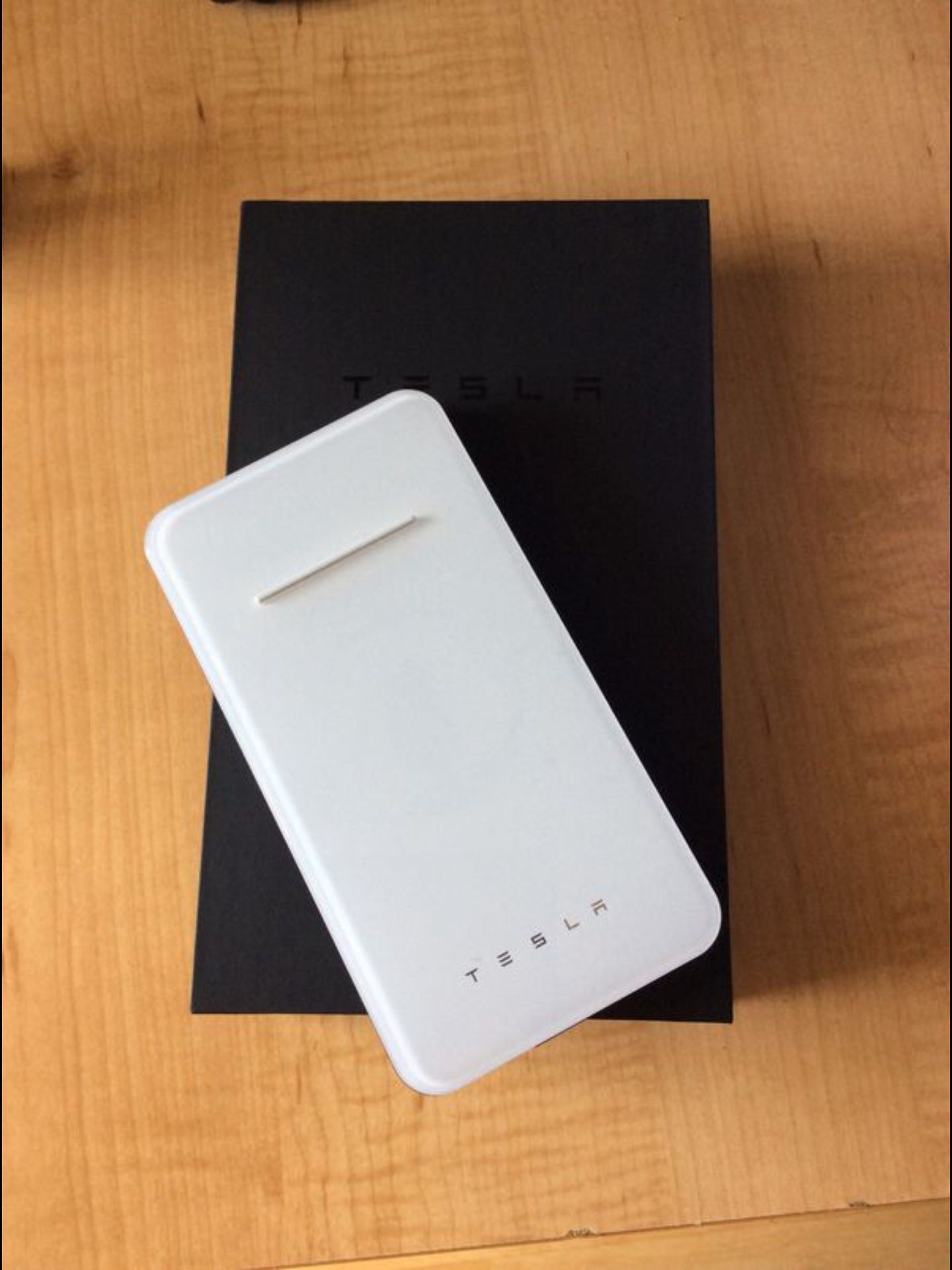 Tesla wireless and wire power bank