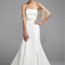 Brand New David Bridal Wedding Gown For Sale