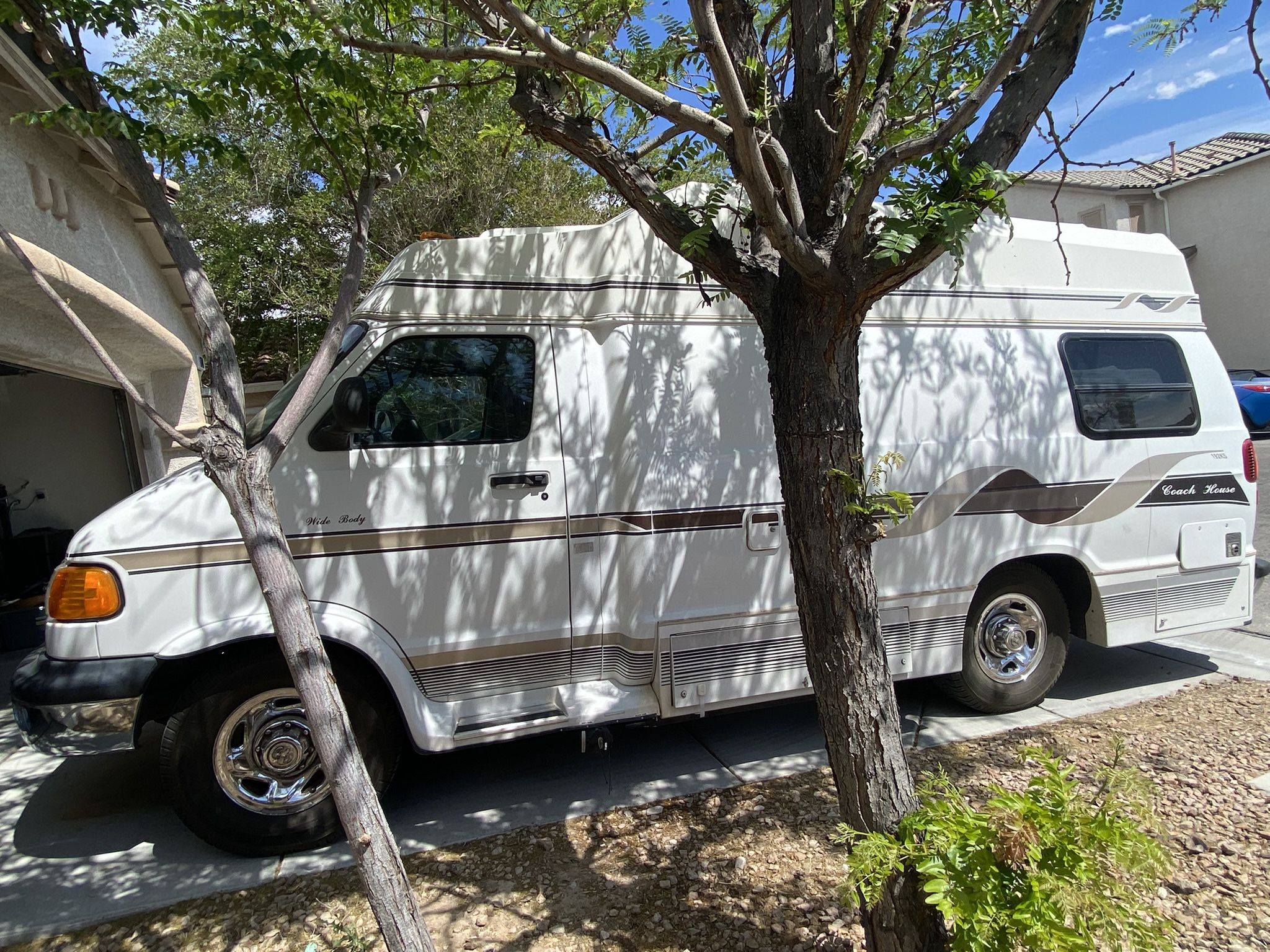 1999 Coach House WideBody M-192KS Class B RV
