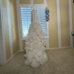 Wedding dress Brand New Size 2 Brand New Never Been Used 