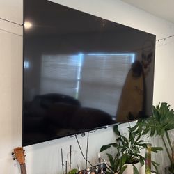 65” Onn. Roku Tv