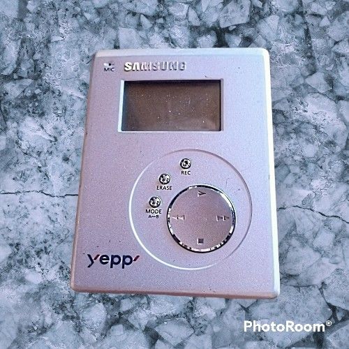 Rare-1999 Samsung Yepp YP-E32 Digital Audio Player MP3