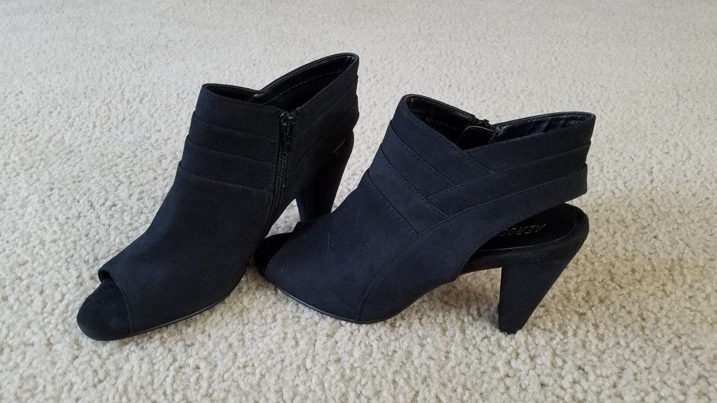Black heels size 7.5 new condition